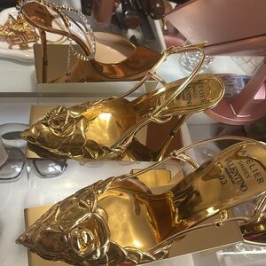 Valentino Garavani rose metallic slingback pump 38